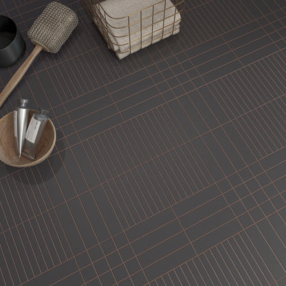 Detailaufnahme mit WOW Raster Fliesen in Basalt, Kombination aus Grid- und Lines-Struktur als Bodenfläche, matte Keramikfliesen in handgemachter Optik mit präziser, geometrischer Linienführung und ruhiger Materialwirkung.