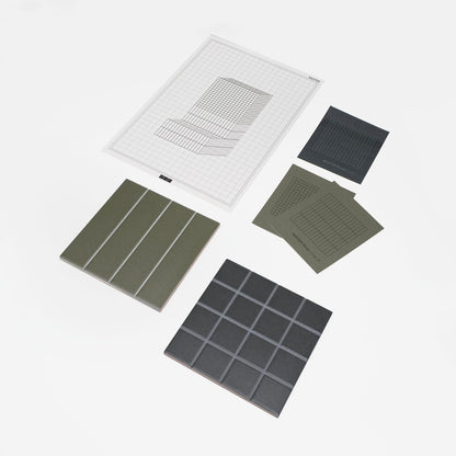 Produktdarstellung WOW Raster Fliesen in Moss und Basalt, Kombination aus Lines M und Grid S Struktur als 15x15 cm Keramikfliesen, matte Oberfläche in handgemachter Optik mit präziser, geometrischer Linienführung für Wand- und Bodenflächen.