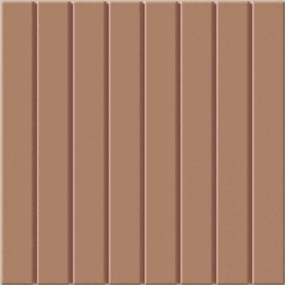 WOW Raster Lines S Fliese in Mud, quadratische Keramikfliese mit vertikalem Linienrelief und matter Oberfläche in handgemachter Optik für moderne Wand- und Bodenflächen mit warmer, architektonischer Struktur.